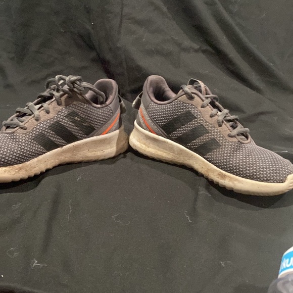 Kids Adidas shoes - Picture 6 of 7